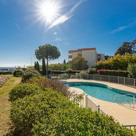 Apartment Bel De Standing En Bord De Saint-Raphael (Var)